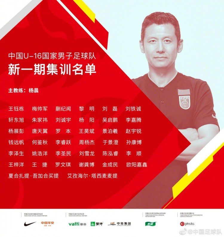 视频一开头，李一桐便用一道;送命题灵魂发问：;除了一段情话和一束鲜花，到了情人节你有没有什么计划？李鸿其机智接招，为广大男生奉上;教科书式解答:;七夕情人节看爱情片《我在时间尽头等你》，接着一整年天天都热恋
